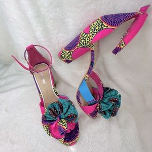 Gianni Bini Multicolored Chunk Heel Sandal with Flower Accent Size 10